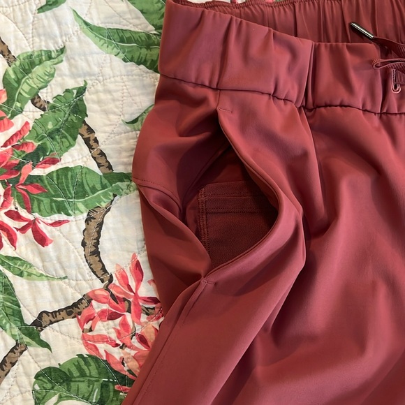 Lululemon On The Fly 7/8 Pant Size 10 EUC - Picture 6 of 9